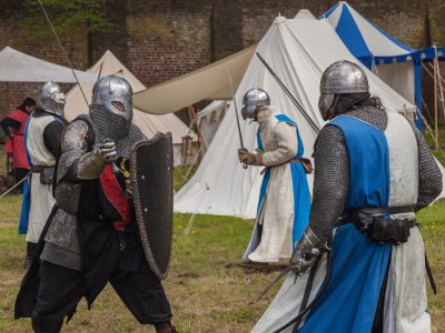Walki rycerskie to tylko część atrakcji jakie przygotowano na IV Jarmark Średniowieczny w Bytomiu (fot. pixabay)