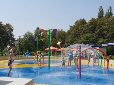 Wodny plac zabaw w Katowicach działa w godz. 9-21 (fot. Katarzyna Esnekier/SilesiaDzieci.pl)