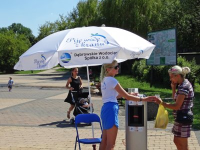 Trwa akcja "Piję wodę z kranu" w Dąbrowie Górniczej (fot. mat. organizatora)