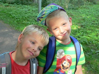 Dzieci w drodze do i ze szkoły narażone są na szereg niebezpieczeństw (fot. materiały Kogis.pl)
