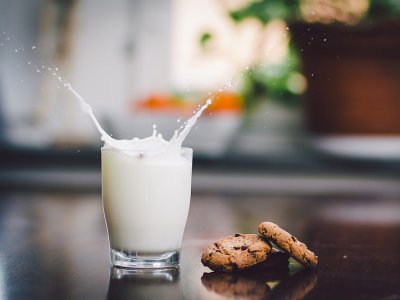 Mleko jest źródłem cennych substancji mineralnych takich jak wapń, fosfor, potas czy magnez (fot. foter.com)