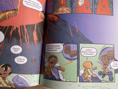 Komiksy są kolorowe i łączą wątki fabularne z dużą ilością faktów  (fot. mat. Ewelina Zielińska/SilesiaDzieci.pl)