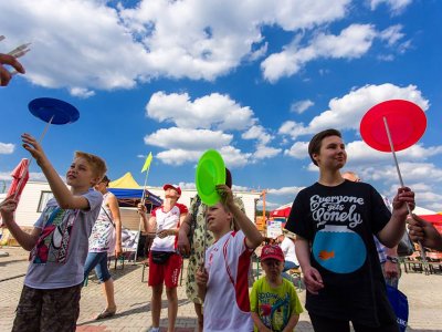 Własnych sił w cyrkowych sztuczkach spróbujecie na ulicznych warsztatach w Gliwicach (fot. mat. organizatora)