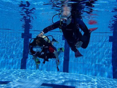 W parku wodnym Nemo, przez wakacje, można nauczyć się nurkować (fot. mat. organizatora)