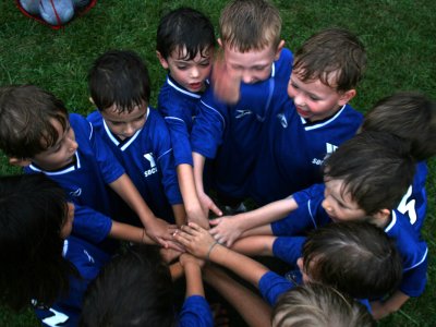 Uprawianie sportu w młodym wieku bardzo dobrze wpływa na rozwój fizyczny i psychiczny (fot. woodleywonderworsk/foter.com)