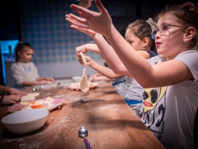 W trakcie zajęć dzieci będą miały okazję nauczyć się kilku włoskich słów i zwrotów (fot. archiwum zdjęć FB Kids' Kitchen Katowice)