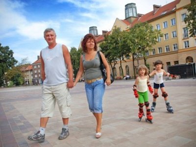 Plac Baczyńskiego w Tychach jest miejscem rodzinnych spotkań, często też odbywają się tutaj różne imprezy (fot. materiały UM Tychy)