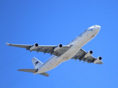Czy latanie samolotem w ciąży jest bezpieczne? (fot. pixabay)