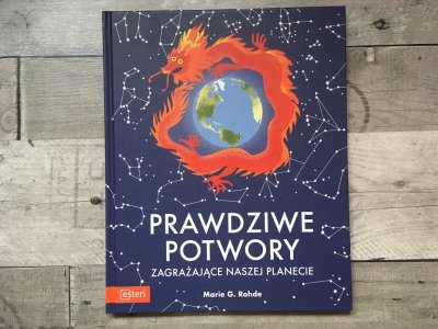 Książka ma formę atlasu (fot. Ewelina Zielińska/SilesiaDzieci.pl)
