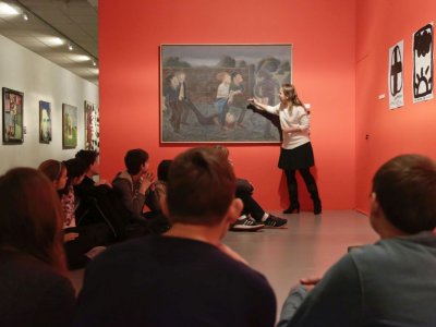 Jak patrzeć na sztukę współczesną dowiedzą się uczestnicy warsztatów w Muzeum Śląskim (fot. Witalis Szołtys)