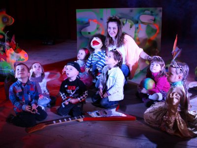 Dzieci są zachwycone warsztatami w Miejskim Ośrodku Kultury w Sławkowie (fot. materiały MOK Sławków)