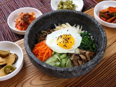 Podczas festiwalu serwowane bedzie bibimbap - klasyczne koreańskie danie (fot. mat. organizatora)