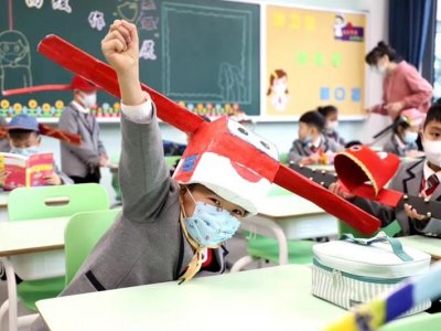 Na pomysł nietypowych czapek wpadła jedna z chińskich szkół (fot. Fb/Sixth Tone)