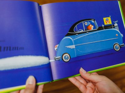 "Kto prowadzi?" to idealna książka dla fanów aut i zagadek (fot. Ewelina Zielińska)
