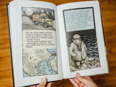 Ilustracje w "Legendzie o Sally Jones" są wyjątkowe i świetnie korespondują z tekstem (fot. Ewelina Zielińska)