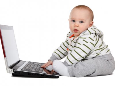 Laptop, tablet, telewizor, komputer - jak oddziaływują na rozwój dziecka? Dowiecie się na 1. spotkaniu w Szkole Rodzenia PLUS (fot. pixabay)